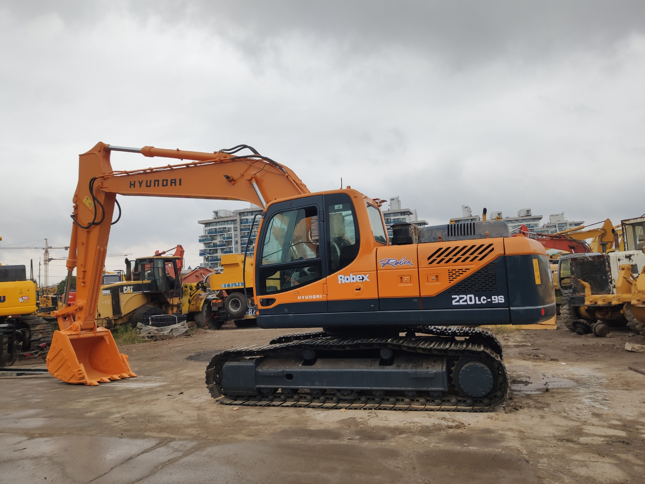 HYUNDAI Crawler Excavator R220-9S Click Here for Discount - Багер гасеничар: слика 1 HYUNDAI Crawler Excavator R220-9S Click Here for Discount - Багер гасеничар: слика 1