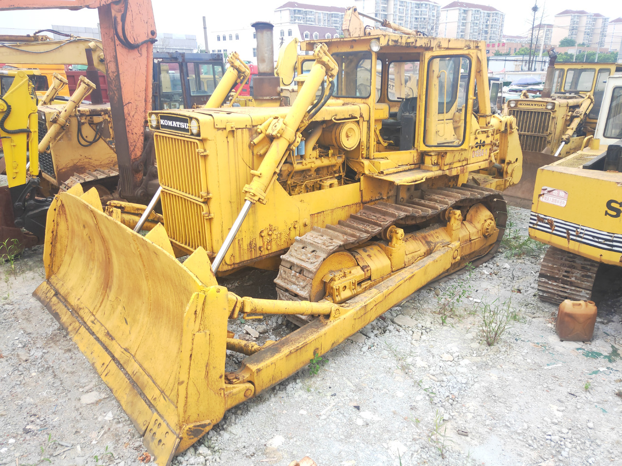 KOMATSU D155 - Булдожер: слика 1 KOMATSU D155 - Булдожер: слика 1