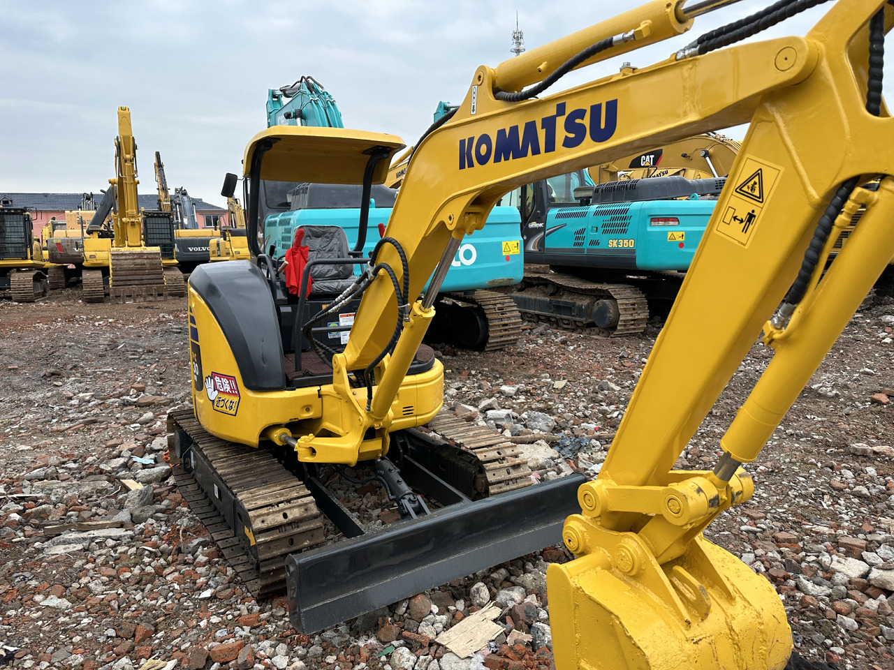 KOMATSU Mini Excavator PC30 Powerful and Efficient Yanmar Engine - Мини багер: слика 4 KOMATSU Mini Excavator PC30 Powerful and Efficient Yanmar Engine - Мини багер: слика 4