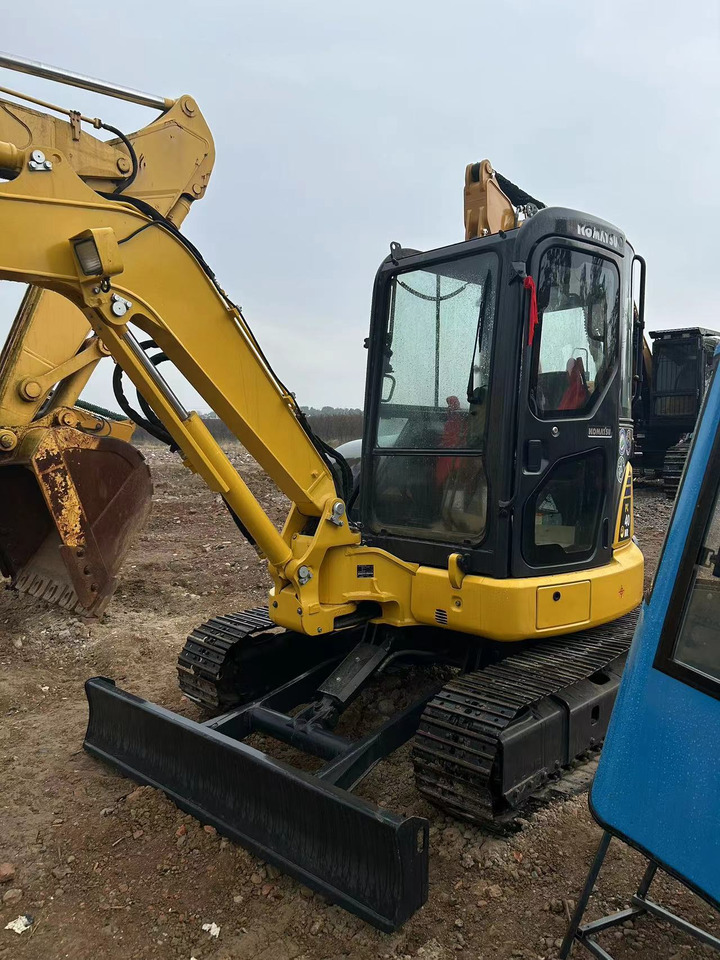 KOMATSU Mini Excavator PC40 With Enclosed Cab - Мини багер: слика 2 KOMATSU Mini Excavator PC40 With Enclosed Cab - Мини багер: слика 2