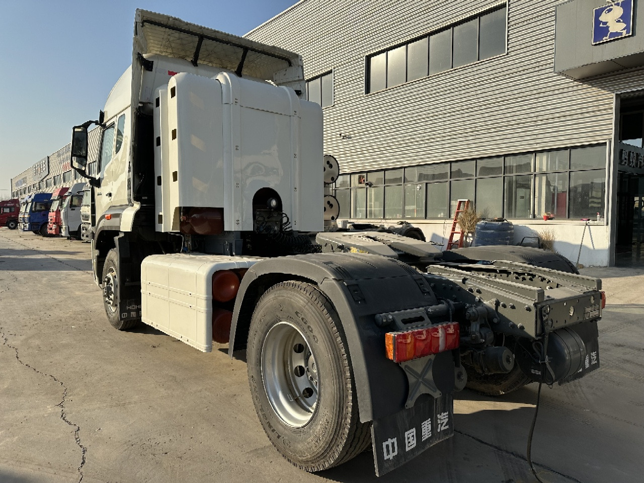 HOWO N7W 410 Haohan Tractor Unit 4X2 - Камион влекач: слика 4 HOWO N7W 410 Haohan Tractor Unit 4X2 - Камион влекач: слика 4