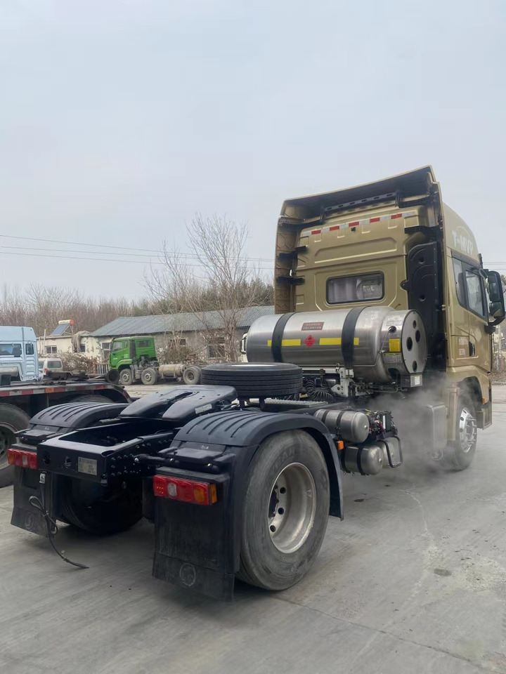 SINOTRUK Delong X5000 4X2 Atomatic Tractor Unit - Камион влекач: слика 5 SINOTRUK Delong X5000 4X2 Atomatic Tractor Unit - Камион влекач: слика 5