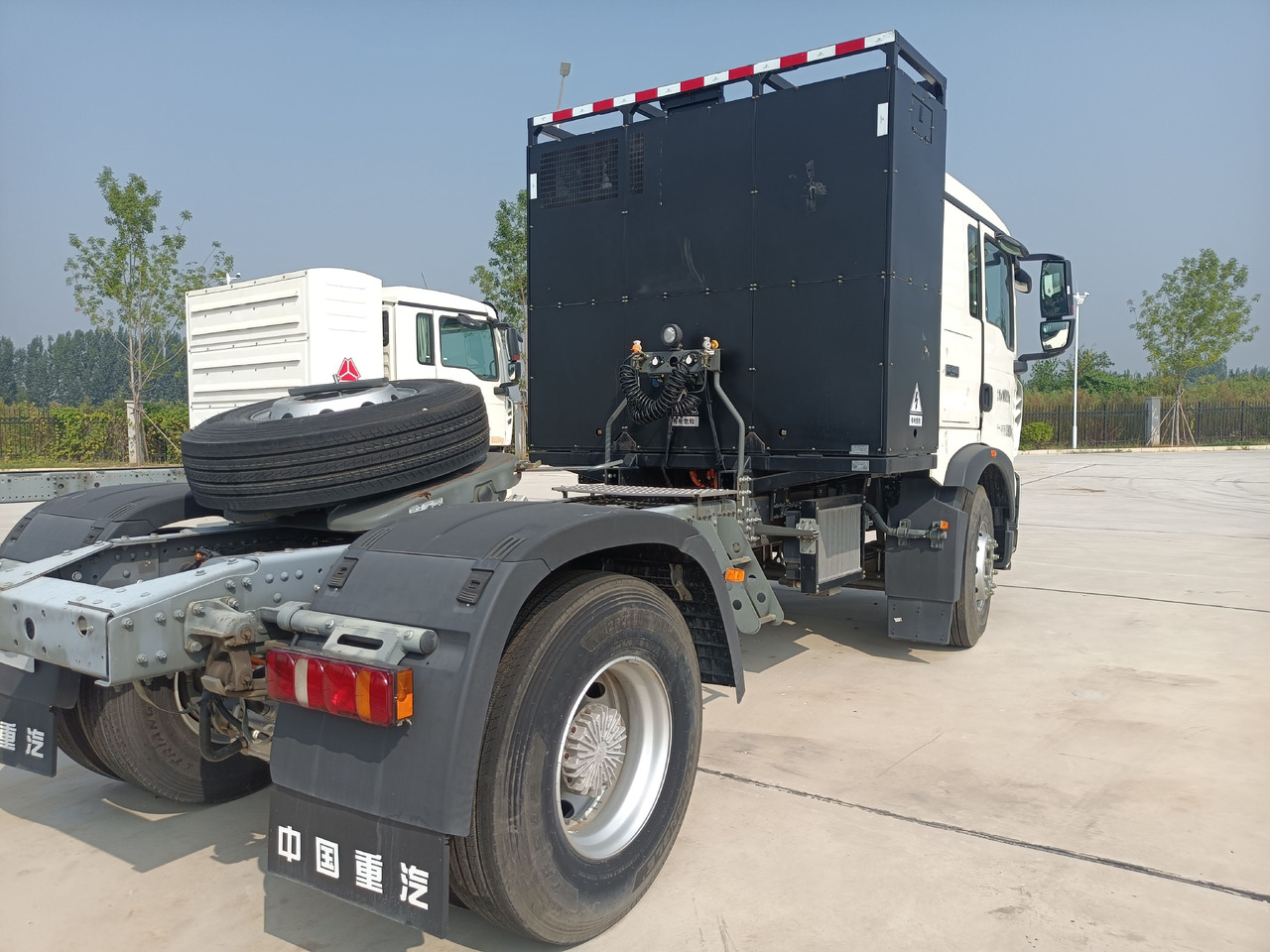 SINOTRUK HOWO TX 4x2 E-Tractor Unit Zero Emission Maximum Profit - Камион влекач: слика 3 SINOTRUK HOWO TX 4x2 E-Tractor Unit Zero Emission Maximum Profit - Камион влекач: слика 3