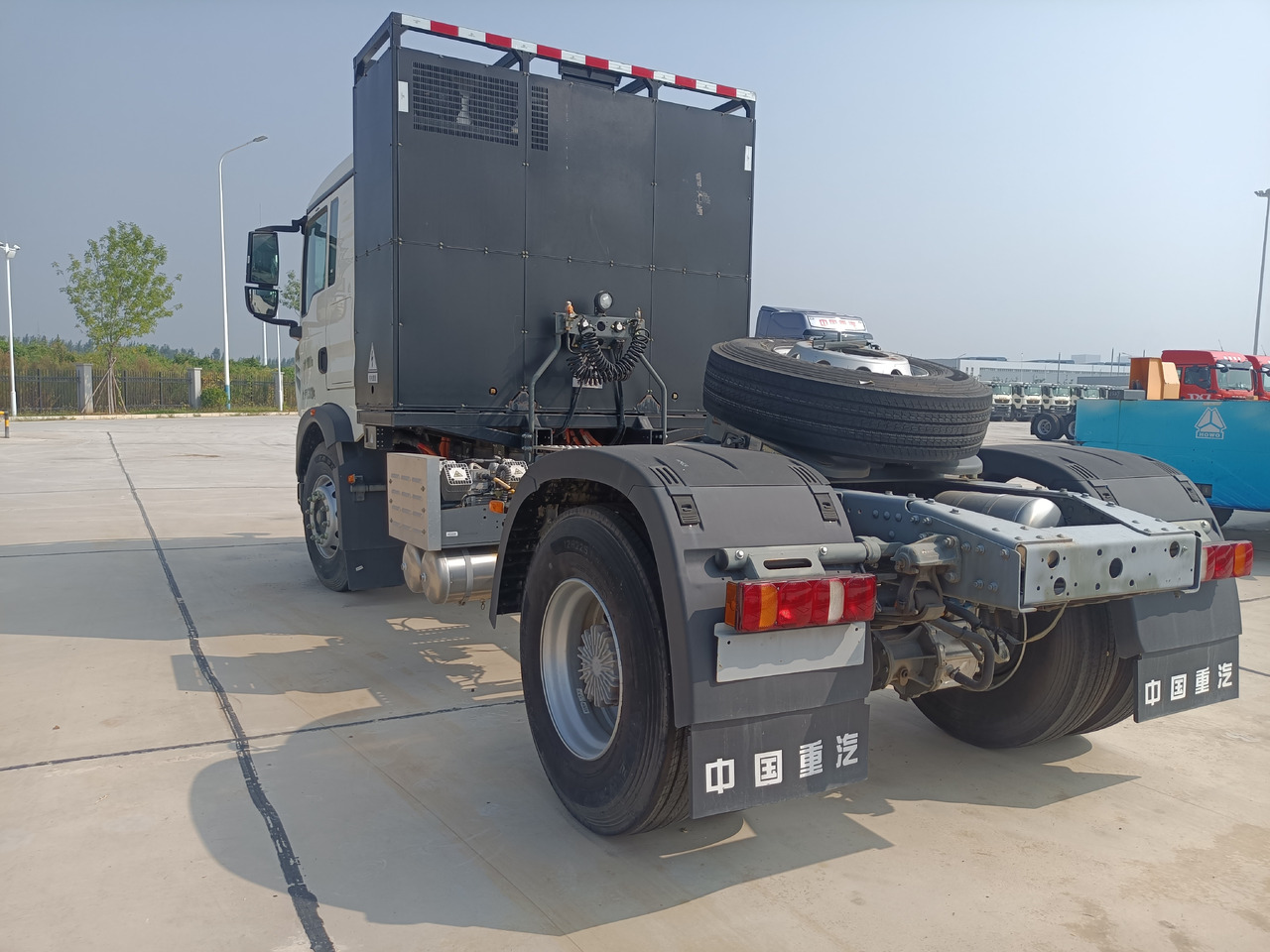 SINOTRUK HOWO TX 4x2 E-Tractor Unit Zero Emission Maximum Profit - Камион влекач: слика 4 SINOTRUK HOWO TX 4x2 E-Tractor Unit Zero Emission Maximum Profit - Камион влекач: слика 4