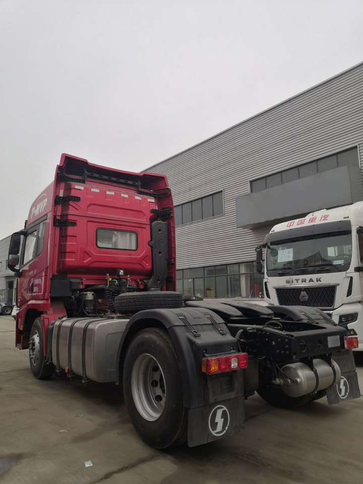 SINOTRUK M1064 4X2 Manual Tractor Unit - Камион влекач: слика 4 SINOTRUK M1064 4X2 Manual Tractor Unit - Камион влекач: слика 4