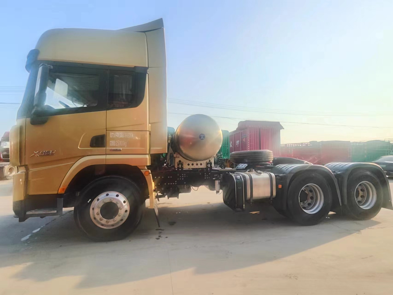 SINOTRUK X5000 6X4 Manual Tractor Unit - Камион влекач: слика 4 SINOTRUK X5000 6X4 Manual Tractor Unit - Камион влекач: слика 4