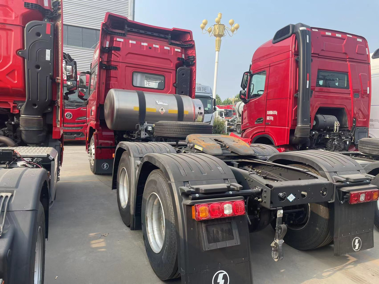 SINOTRUK X5000 6X4 Tractor Unit with Automatic Transmission - Камион влекач: слика 4 SINOTRUK X5000 6X4 Tractor Unit with Automatic Transmission - Камион влекач: слика 4