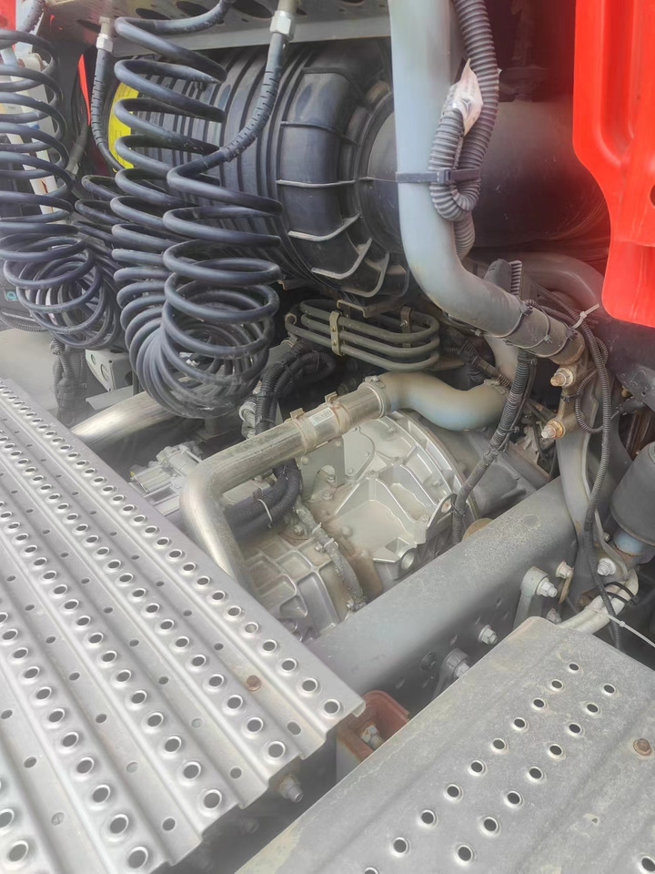 Y1253 Huanghe X7 4X2 Automatic Tractor Unit - Камион влекач: слика 4 Y1253 Huanghe X7 4X2 Automatic Tractor Unit - Камион влекач: слика 4