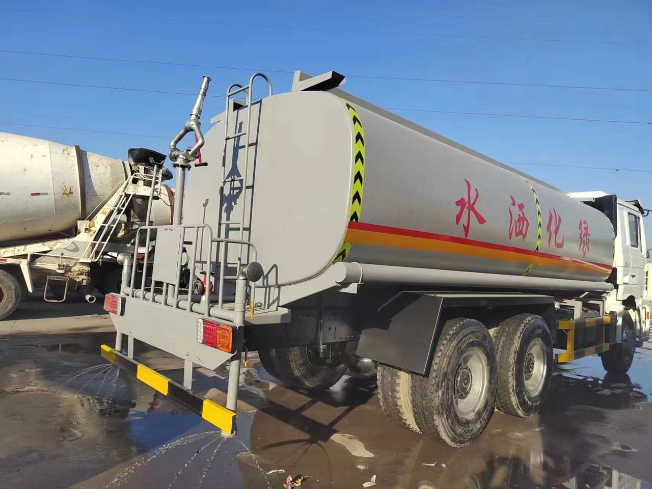 SHACMAN F3000 Water Tanker Click Here For DISCOUNT - Камион цистерна: слика 4 SHACMAN F3000 Water Tanker Click Here For DISCOUNT - Камион цистерна: слика 4