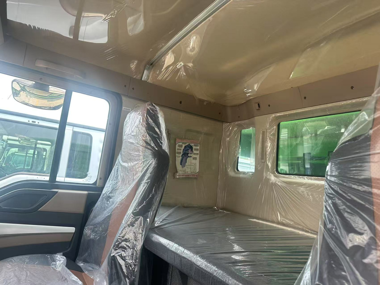 Кипер SINOTRUK Dump Truck 8x4 Click for Discount: слика 6 Кипер SINOTRUK Dump Truck 8x4 Click for Discount: слика 6