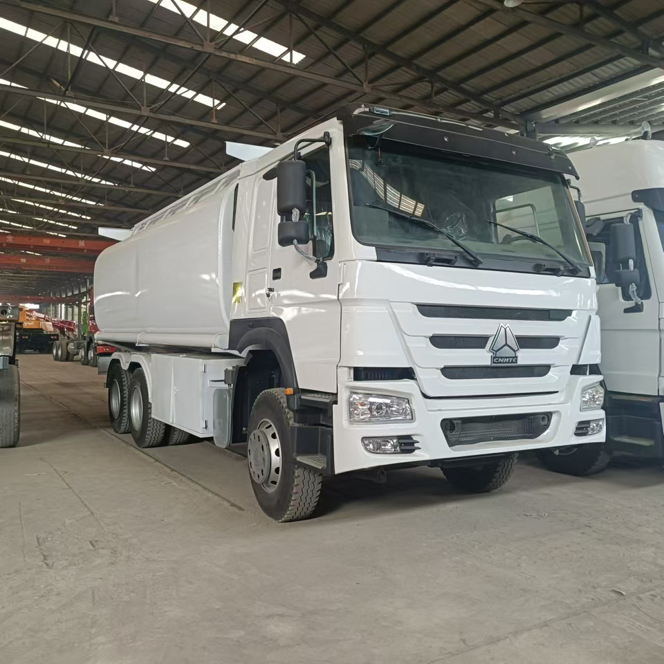 SINOTRUK HOWO 371 - Камион цистерна: слика 2 SINOTRUK HOWO 371 - Камион цистерна: слика 2