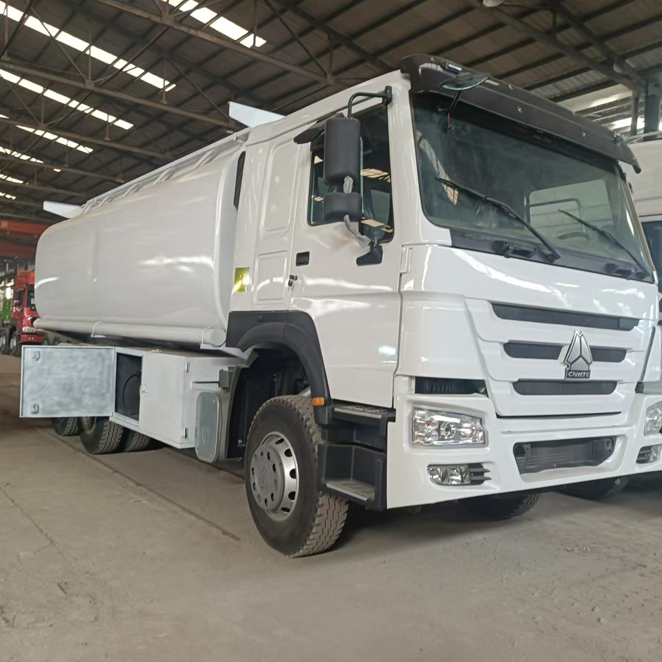 SINOTRUK HOWO 371 - Камион цистерна: слика 3 SINOTRUK HOWO 371 - Камион цистерна: слика 3