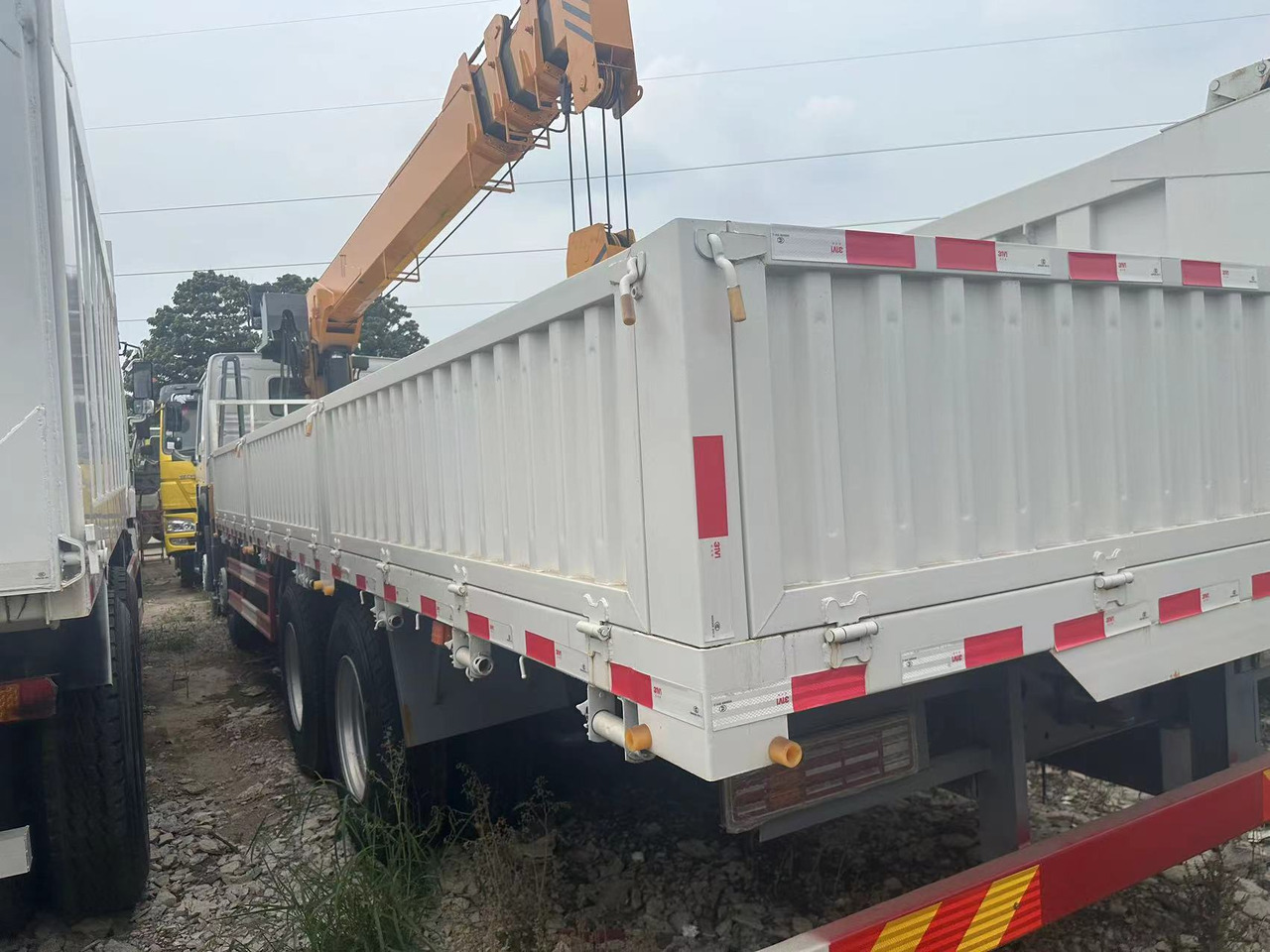 SINOTRUK HOWO 375 8X4 12TONS CLICK HERE FOR DISCOUNT - Камион со кран: слика 4 SINOTRUK HOWO 375 8X4 12TONS CLICK HERE FOR DISCOUNT - Камион со кран: слика 4