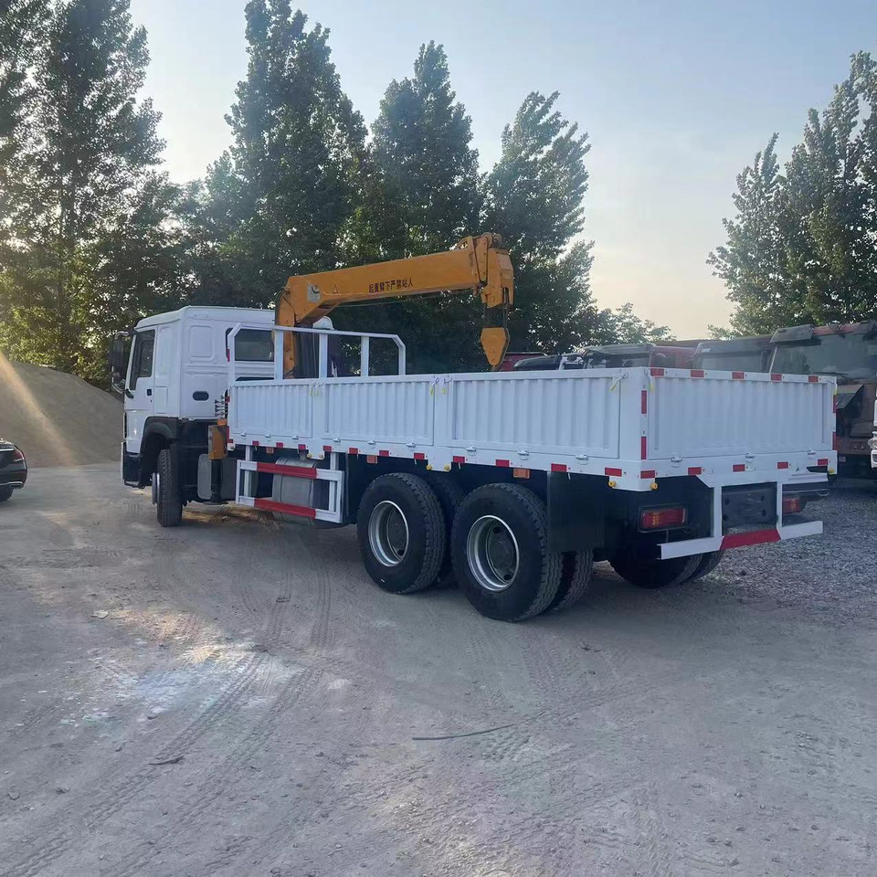 SINOTRUK HOWO 6X4 - Камион со кран: слика 3 SINOTRUK HOWO 6X4 - Камион со кран: слика 3