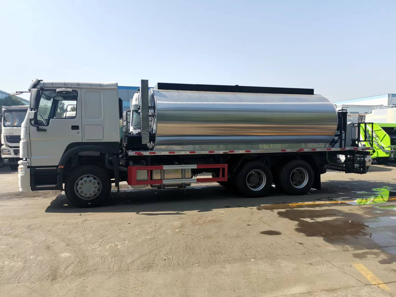 SINOTRUK HOWO CLICK HERE FOR DISCOUNT - Прскалка за битуменска емулзија: слика 3 SINOTRUK HOWO CLICK HERE FOR DISCOUNT - Прскалка за битуменска емулзија: слика 3