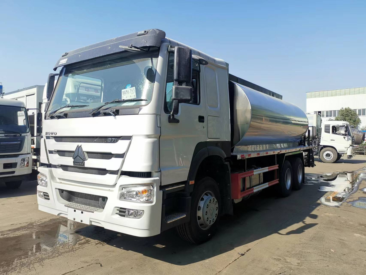 SINOTRUK HOWO CLICK HERE FOR DISCOUNT - Прскалка за битуменска емулзија: слика 1 SINOTRUK HOWO CLICK HERE FOR DISCOUNT - Прскалка за битуменска емулзија: слика 1