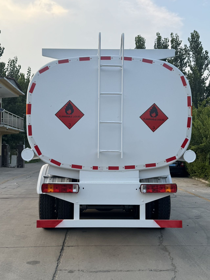 SINOTRUK Howo Fuel Tanker Click Here For DISCOUNT - Камион цистерна: слика 4 SINOTRUK Howo Fuel Tanker Click Here For DISCOUNT - Камион цистерна: слика 4