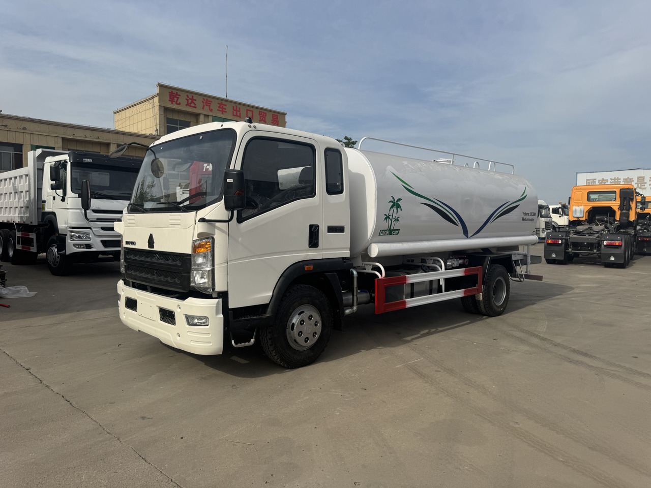 SINOTRUK Howo Water Tanker Click Here For DISCOUNT - Камион цистерна: слика 2 SINOTRUK Howo Water Tanker Click Here For DISCOUNT - Камион цистерна: слика 2