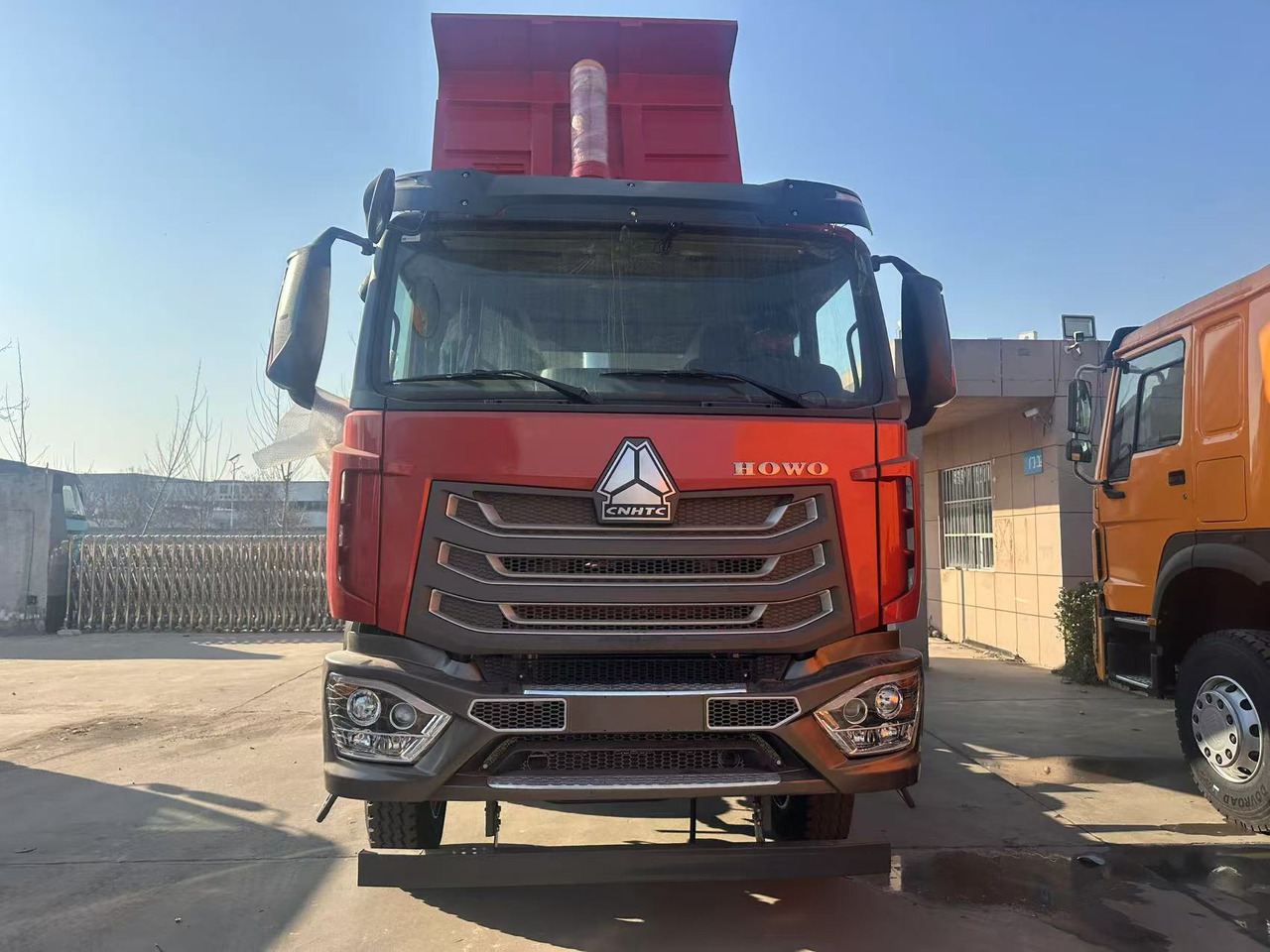 SINOTRUK Nx 8X4 - Кипер: слика 1 SINOTRUK Nx 8X4 - Кипер: слика 1