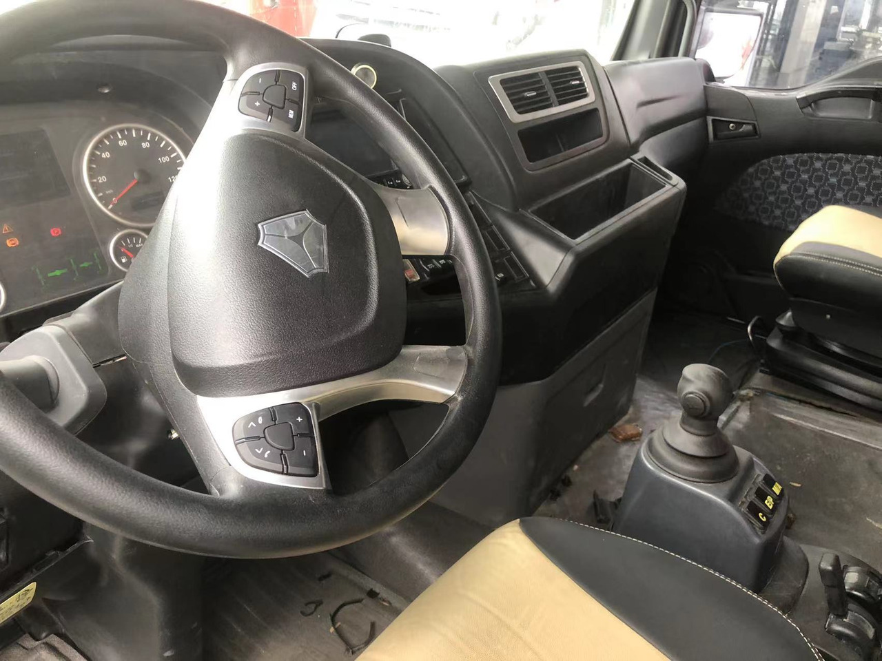 SINOTRUK Truck Unit C7H 4X2 Click Here for Discount - Кипер: слика 4 SINOTRUK Truck Unit C7H 4X2 Click Here for Discount - Кипер: слика 4