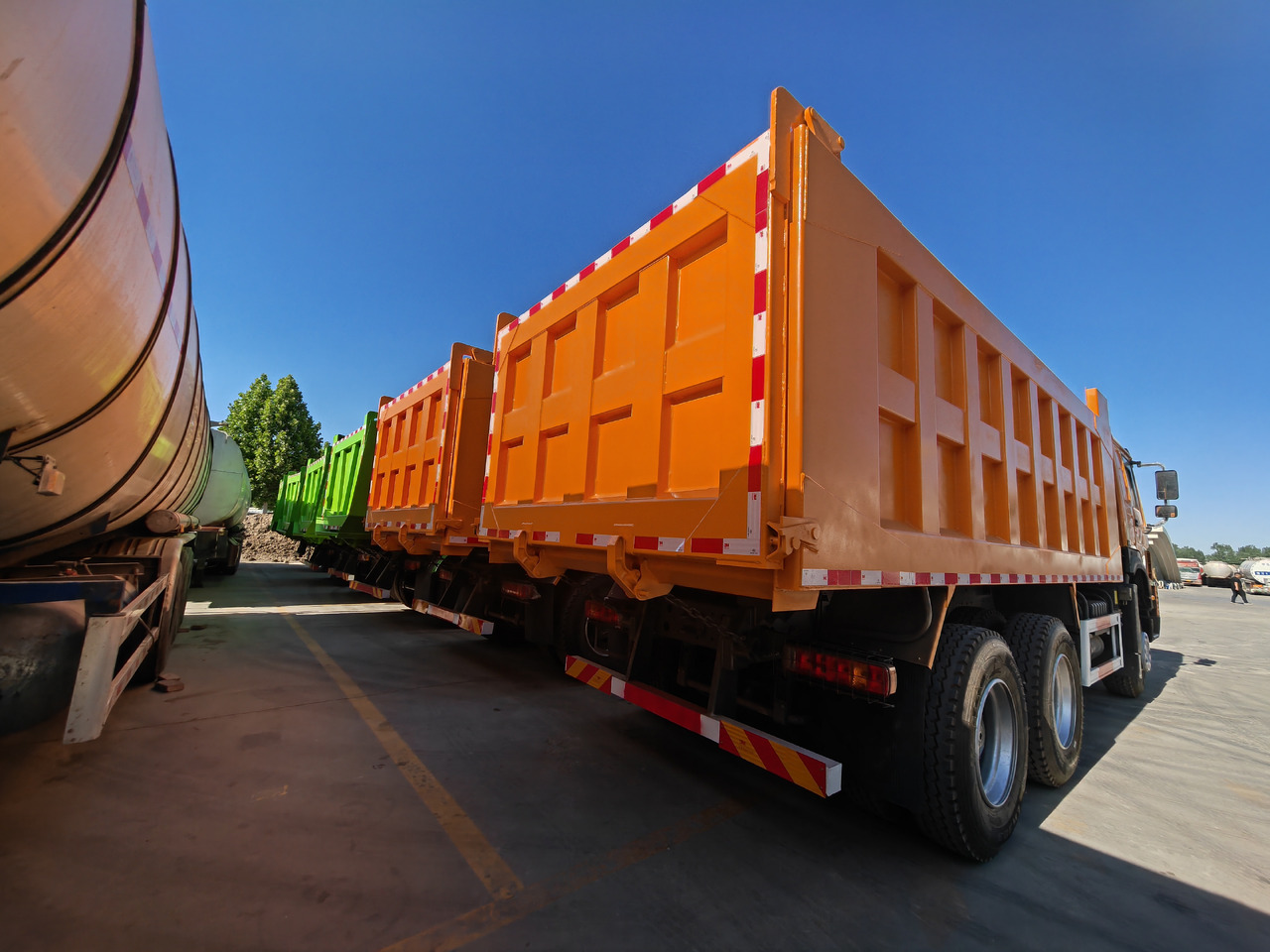 Sinotrack HOWO 6x4 Dump Truck Click for Discount - Кипер: слика 3 Sinotrack HOWO 6x4 Dump Truck Click for Discount - Кипер: слика 3