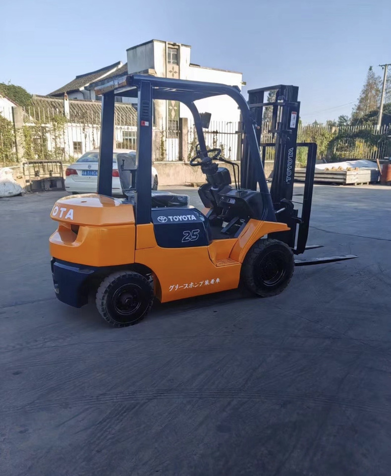 TOYOTA 2.5ton Forklift Click for Discount - Дизел вилушкар: слика 2 TOYOTA 2.5ton Forklift Click for Discount - Дизел вилушкар: слика 2