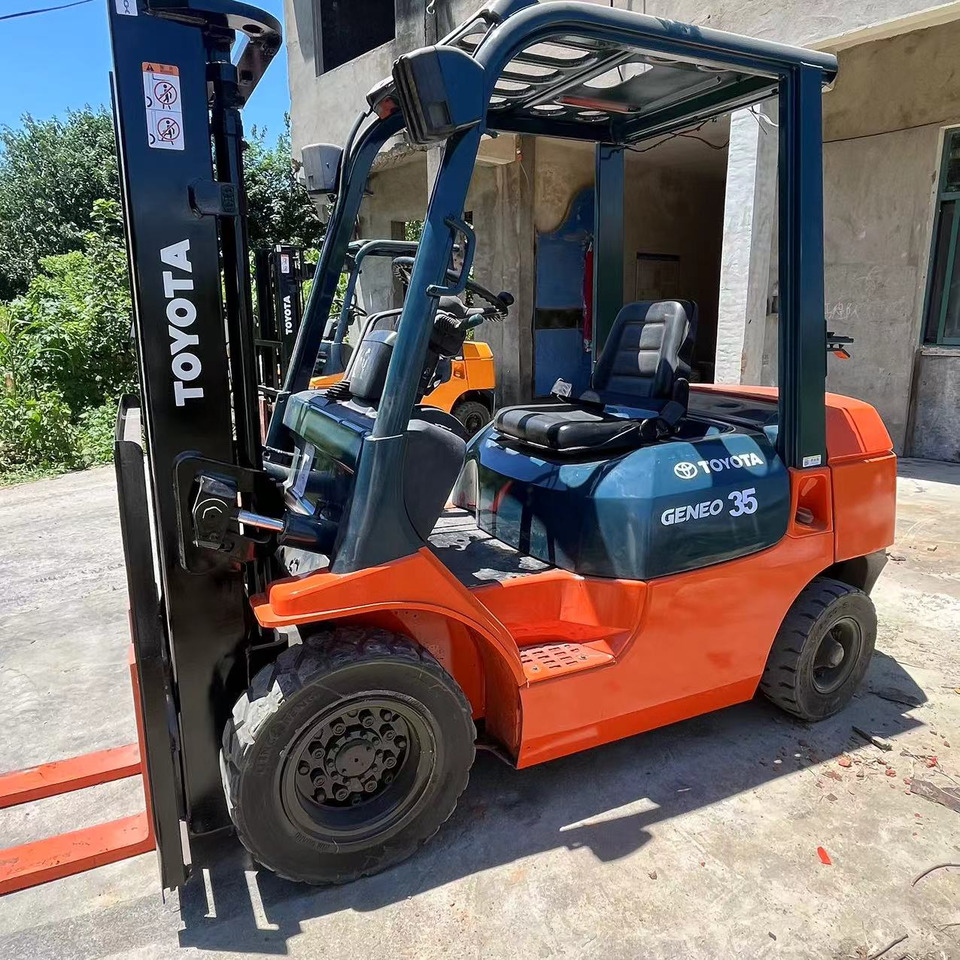 TOYOTA FD35 Forklift 3.5Ton - Дизел вилушкар: слика 5 TOYOTA FD35 Forklift 3.5Ton - Дизел вилушкар: слика 5