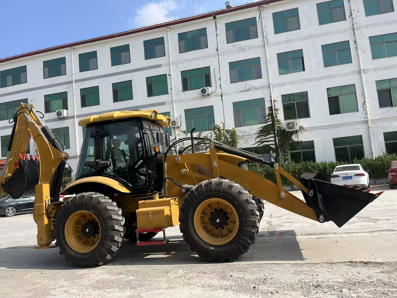 XCMG Backhoe Loader Click for Discount - Ровокопач: слика 5 XCMG Backhoe Loader Click for Discount - Ровокопач: слика 5