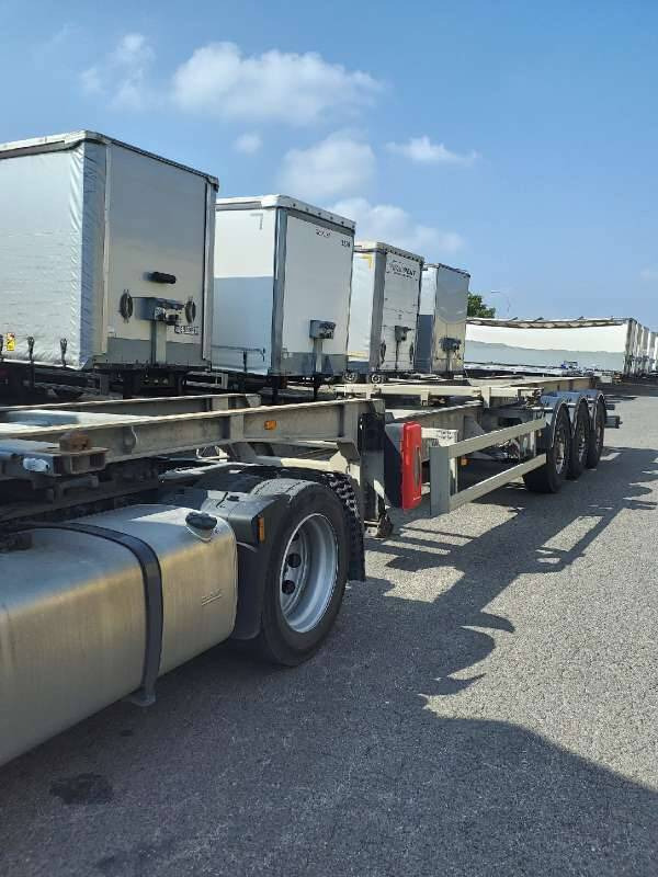 Semi-remorque 3 Essieux 38 TONNES CHARIOT COULISSANT 45 PIEDS - Транспортер на контејнер/ Полуприколка со променливо тело: слика 1 Semi-remorque 3 Essieux 38 TONNES CHARIOT COULISSANT 45 PIEDS - Транспортер на контејнер/ Полуприколка со променливо тело: слика 1