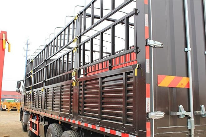FAW FAW J6P Livestock Truck for Sale in Uganda - Камион за добиток: слика 4 FAW FAW J6P Livestock Truck for Sale in Uganda - Камион за добиток: слика 4