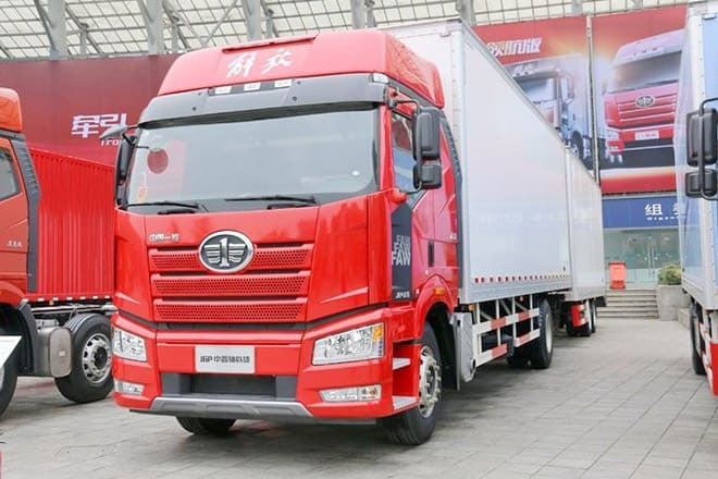 FAW Faw J6P Box Truck 4X2 for Sale in Sierra Leone - Камион сандучар: слика 1 FAW Faw J6P Box Truck 4X2 for Sale in Sierra Leone - Камион сандучар: слика 1