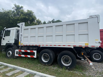 SHACMAN Shacman Tipper Truck F3000 for Sale in Nigeria - Камион: слика 1 SHACMAN Shacman Tipper Truck F3000 for Sale in Nigeria - Камион: слика 1