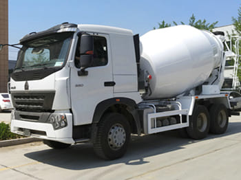 SINOTRUK Concrete Mixer Truck for Sale in Ghana - Камион миксер за бетон: слика 1 SINOTRUK Concrete Mixer Truck for Sale in Ghana - Камион миксер за бетон: слика 1