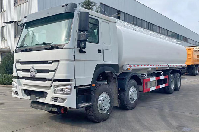 SINOTRUK Howo 371 Petrol Tank Truck Price for Sale in Saudi Arabia - Камион цистерна: слика 1 SINOTRUK Howo 371 Petrol Tank Truck Price for Sale in Saudi Arabia - Камион цистерна: слика 1