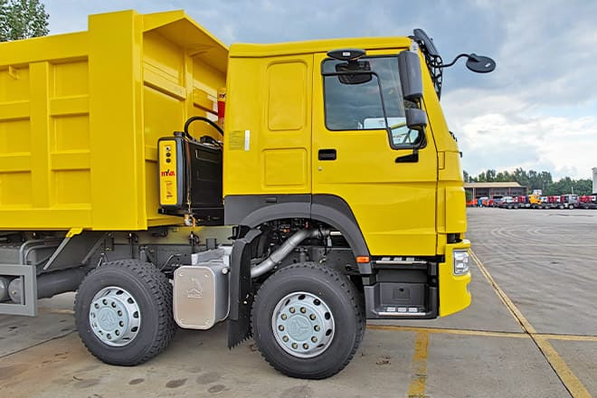 SINOTRUK Howo 430 8x4 Dump Truck Price for Sale in Senegal - Кипер: слика 3 SINOTRUK Howo 430 8x4 Dump Truck Price for Sale in Senegal - Кипер: слика 3