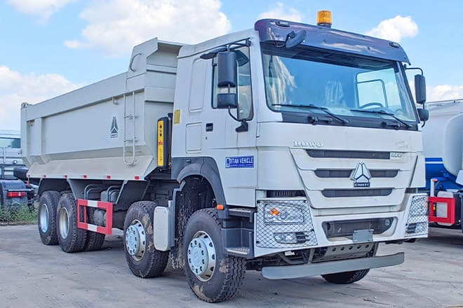 SINOTRUK Howo 8x4 Tipper Truck for Sale in Guinea - Кипер: слика 3 SINOTRUK Howo 8x4 Tipper Truck for Sale in Guinea - Кипер: слика 3
