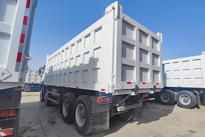 SINOTRUK Sino Howo 8x4 Dump truck for Sale in Senegal - Кипер: слика 3 SINOTRUK Sino Howo 8x4 Dump truck for Sale in Senegal - Кипер: слика 3
