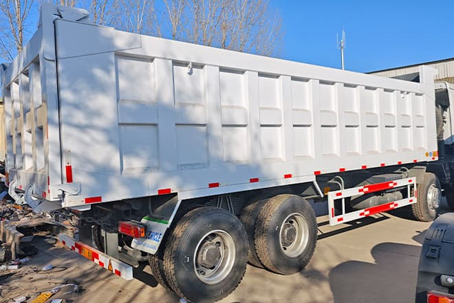 SINOTRUK Sinotruk Howo 371 8x4 Dump Truck for Sale in Libya - Кипер: слика 3 SINOTRUK Sinotruk Howo 371 8x4 Dump Truck for Sale in Libya - Кипер: слика 3