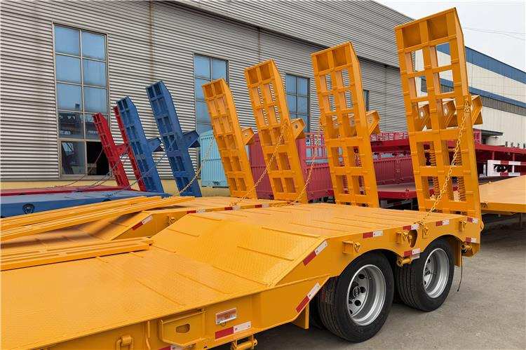 TITAN 2 Axle 50 Ton Low Bed Trailer for Sale In Nigeria Lagos - Полуприколка за низок утовар: слика 3 TITAN 2 Axle 50 Ton Low Bed Trailer for Sale In Nigeria Lagos - Полуприколка за низок утовар: слика 3