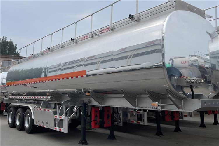 TITAN 3 Axle 45000 L Aluminum Fuel Tanker Trailer for Sale In Zimbabwe - Полуприколка цистерна: слика 1 TITAN 3 Axle 45000 L Aluminum Fuel Tanker Trailer for Sale In Zimbabwe - Полуприколка цистерна: слика 1