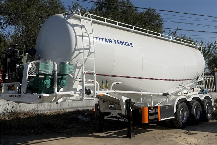 TITAN 3 Axle 50 Ton Dry Bulker Cement Tanker Trailer for Sale In Saudi Arabia - Полуприколка силос: слика 1 TITAN 3 Axle 50 Ton Dry Bulker Cement Tanker Trailer for Sale In Saudi Arabia - Полуприколка силос: слика 1