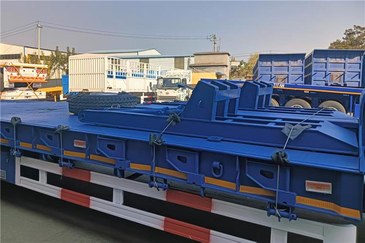 TITAN 3 Axle 80 Ton Low Bed Trailer Price for Sale In Nigeria - Полуприколка за низок утовар: слика 3 TITAN 3 Axle 80 Ton Low Bed Trailer Price for Sale In Nigeria - Полуприколка за низок утовар: слика 3