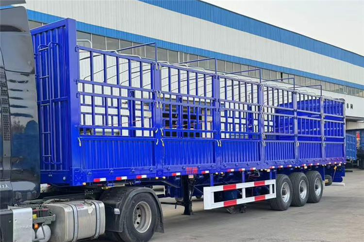 TITAN 3 Axle Cargo Fence Trailer with Air Suspension Transport Animal - Полуприколка за добиток: слика 4 TITAN 3 Axle Cargo Fence Trailer with Air Suspension Transport Animal - Полуприколка за добиток: слика 4