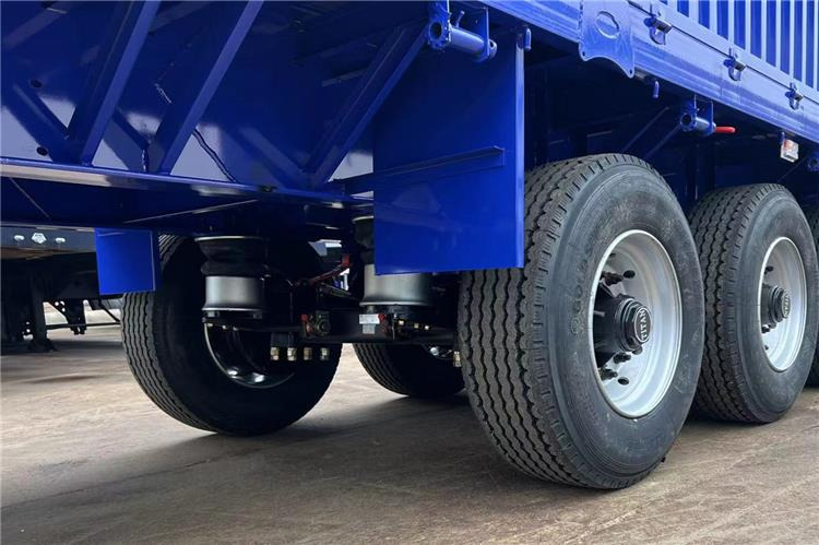 TITAN 3 Axle Cargo Fence Trailer with Air Suspension Transport Animal - Полуприколка за добиток: слика 3 TITAN 3 Axle Cargo Fence Trailer with Air Suspension Transport Animal - Полуприколка за добиток: слика 3