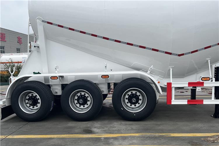 TITAN 30cbm Dry Bulker Cement Tanker Trailer with Air Suspension for Sale In Zambia - Полуприколка цистерна: слика 3 TITAN 30cbm Dry Bulker Cement Tanker Trailer with Air Suspension for Sale In Zambia - Полуприколка цистерна: слика 3