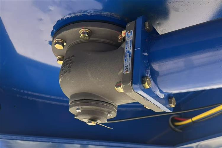 TITAN 45000 Liters Oil Tanker Trailer for Sale In Ghana - Полуприколка цистерна: слика 4 TITAN 45000 Liters Oil Tanker Trailer for Sale In Ghana - Полуприколка цистерна: слика 4