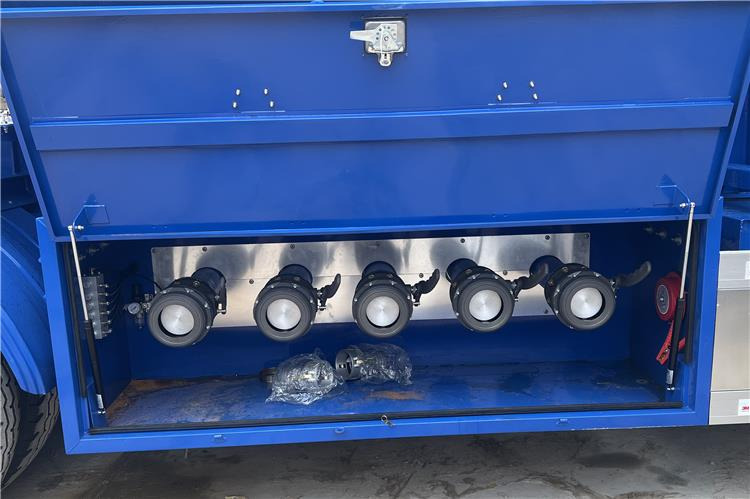 TITAN 45000 Liters Oil Tanker Trailer for Sale In Ghana - Полуприколка цистерна: слика 5 TITAN 45000 Liters Oil Tanker Trailer for Sale In Ghana - Полуприколка цистерна: слика 5