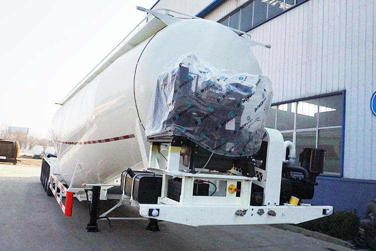 TITAN Bulk Cement Truck Trailer for Sale in Mali - Полуприколка цистерна: слика 3 TITAN Bulk Cement Truck Trailer for Sale in Mali - Полуприколка цистерна: слика 3