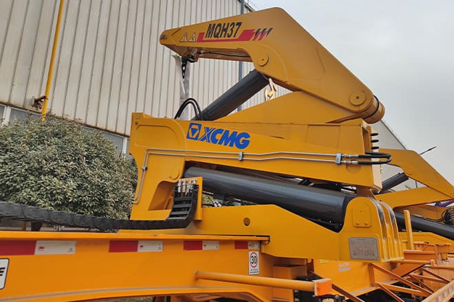 XCMG 37 Ton Side Lifter Container for Sale in Vietnam - Транспортер на контејнер/ Полуприколка со променливо тело: слика 3 XCMG 37 Ton Side Lifter Container for Sale in Vietnam - Транспортер на контејнер/ Полуприколка со променливо тело: слика 3