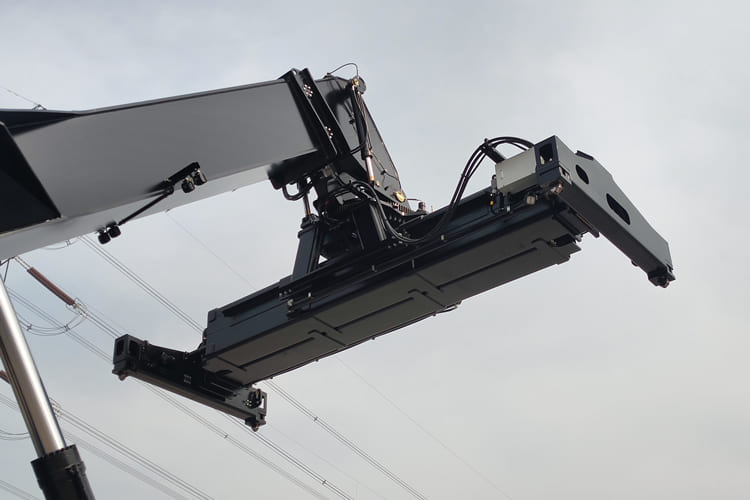 XCMG Reach Stacker Container Handler for sale in Malawi - Ракувач со контејнери: слика 5 XCMG Reach Stacker Container Handler for sale in Malawi - Ракувач со контејнери: слика 5